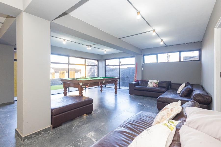 4 Bedroom Property for Sale in Loevenstein Western Cape
